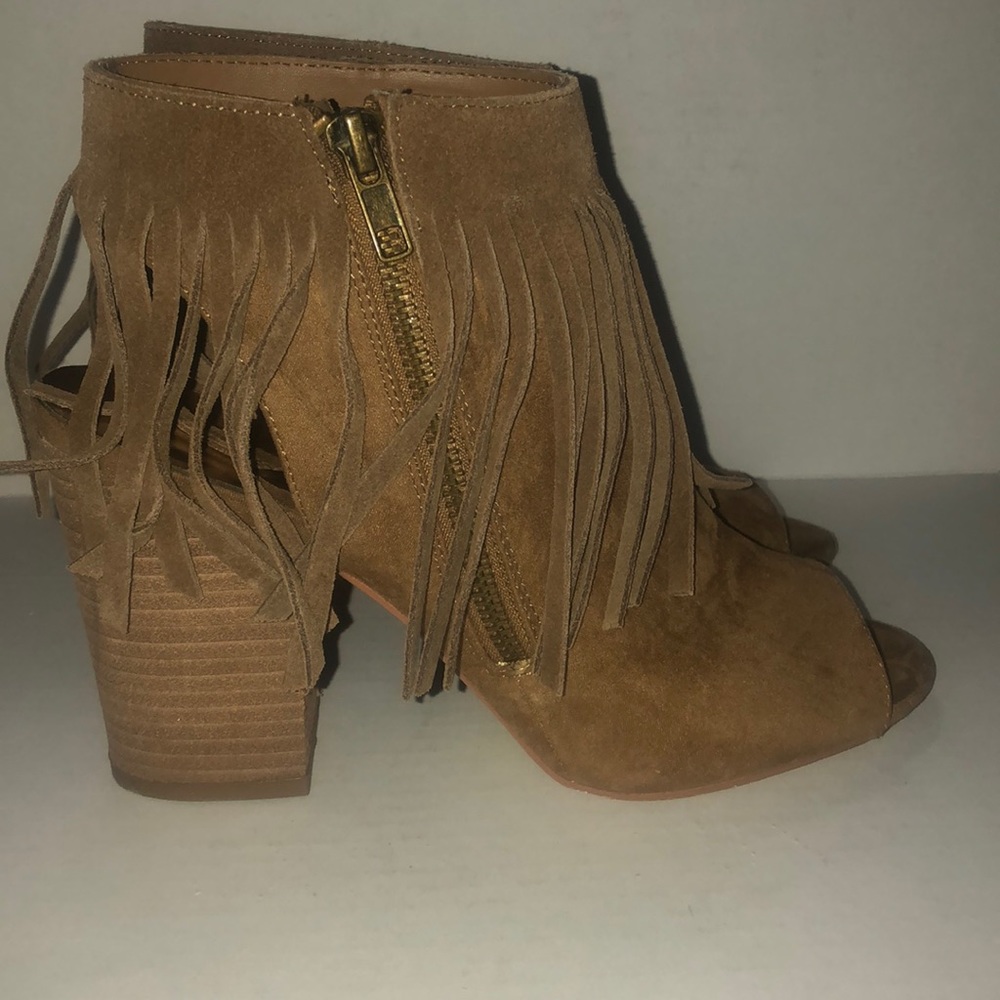 Fringe mule heel